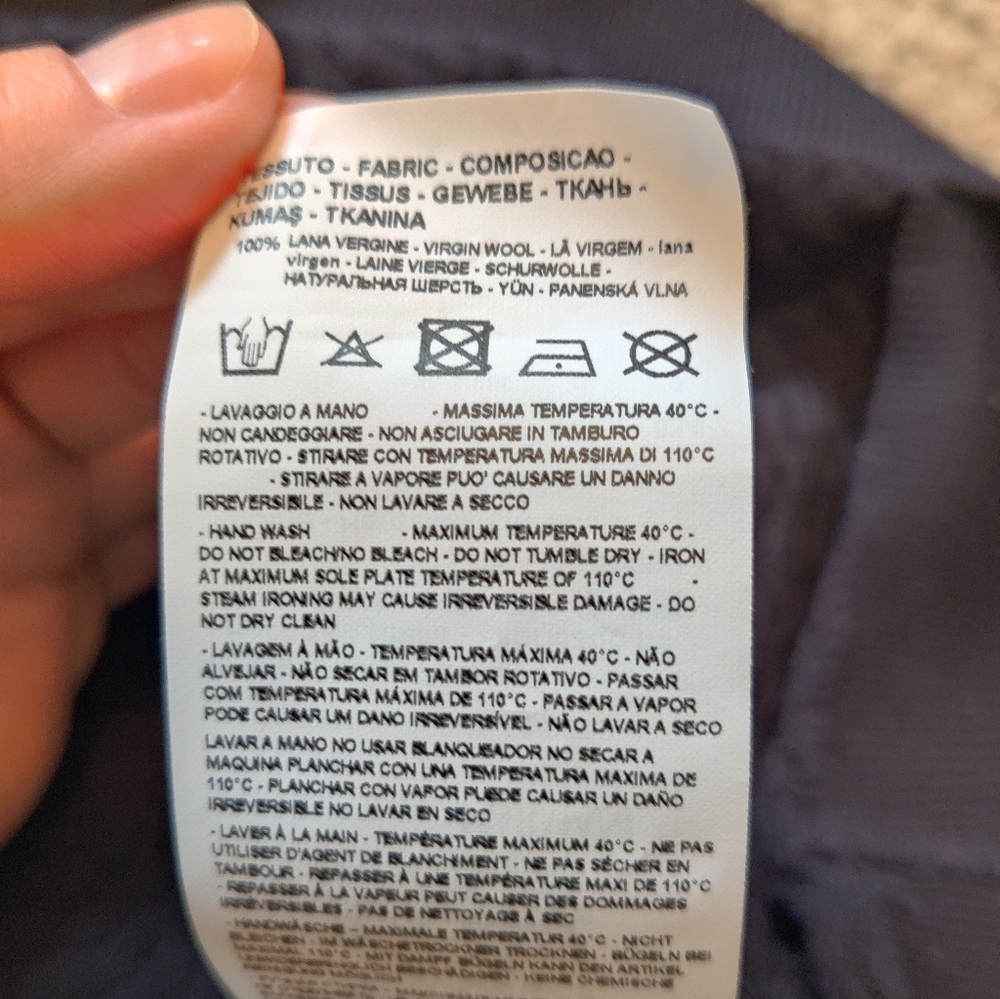 NEW Emporio Armani Sweater - Picture 4 of 6
